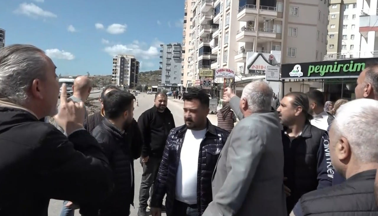 ADANA'NIN KOZAN İLÇESİNDE KARAYOLLARI 5. BÖLGE MÜDÜRLÜĞÜ TARAFINDAN YAPILAN KAVŞAK DÜZENLEMESİ İKİ...