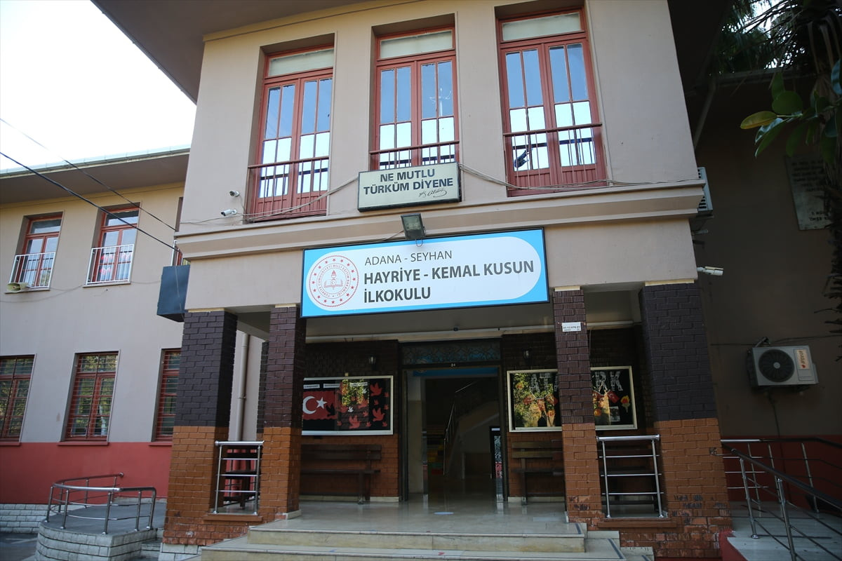 Adana'nın merkez Sarıçam ilçesinde, babaları tarafından öldürülen Ada ve Mert'in karneleri...