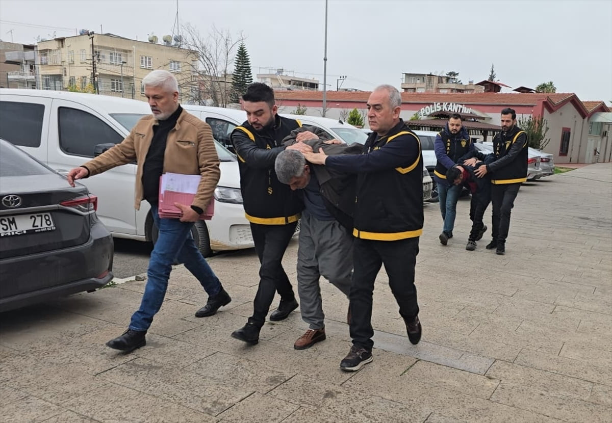 Adana'nın merkez Sarıçam ilçesinde otomobil ve panelvan çalıp 4 iş yerinden hırsızlık yaptıkları...