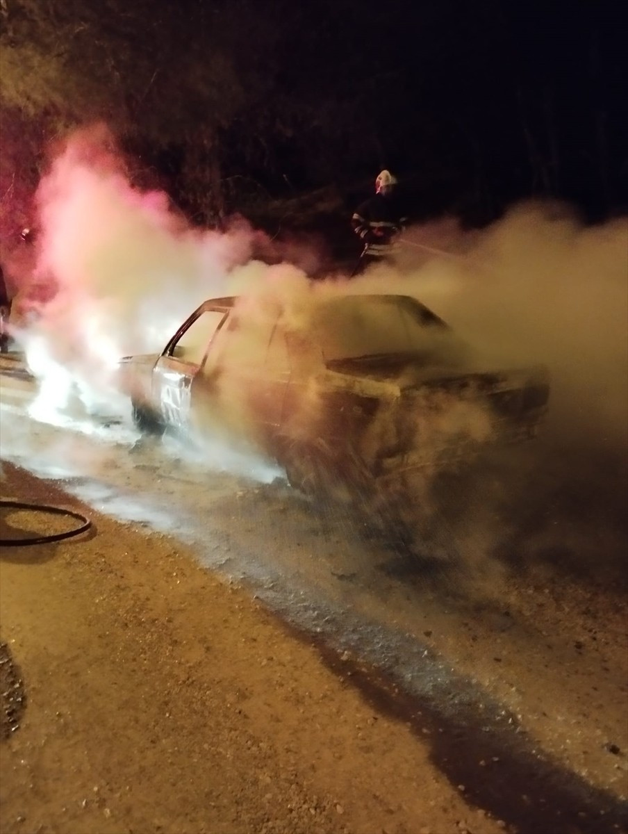 Adana'nın merkez Sarıçam ilçesinde park halindeki otomobilde meydana gelen patlamada 1 kişi...