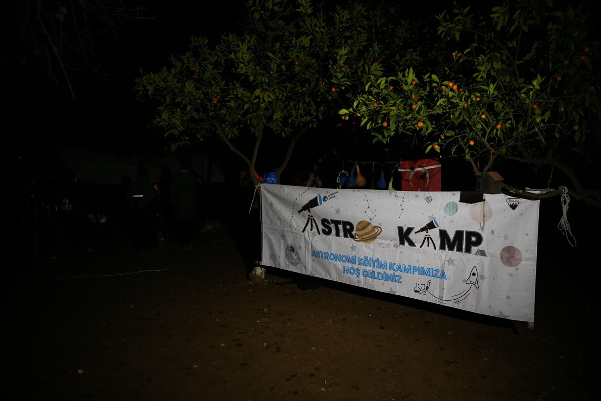 Adana'nın merkez Sarıçam ilçesinde "4. Astronomi Gecesi" etkinliği yapıldı.