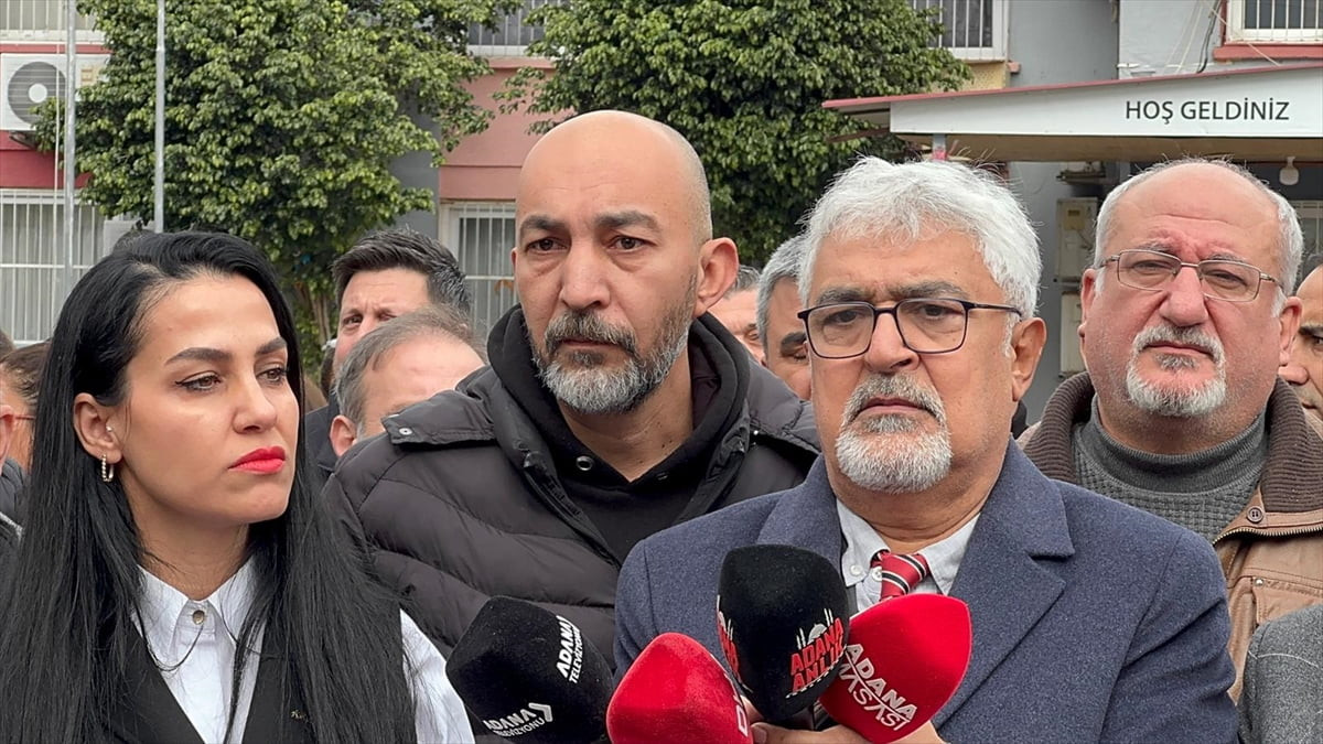 Adana'nın merkez Seyhan ilçesinde bir zanlının darbettiği öğretmene doğru tabancayla ateş açması...