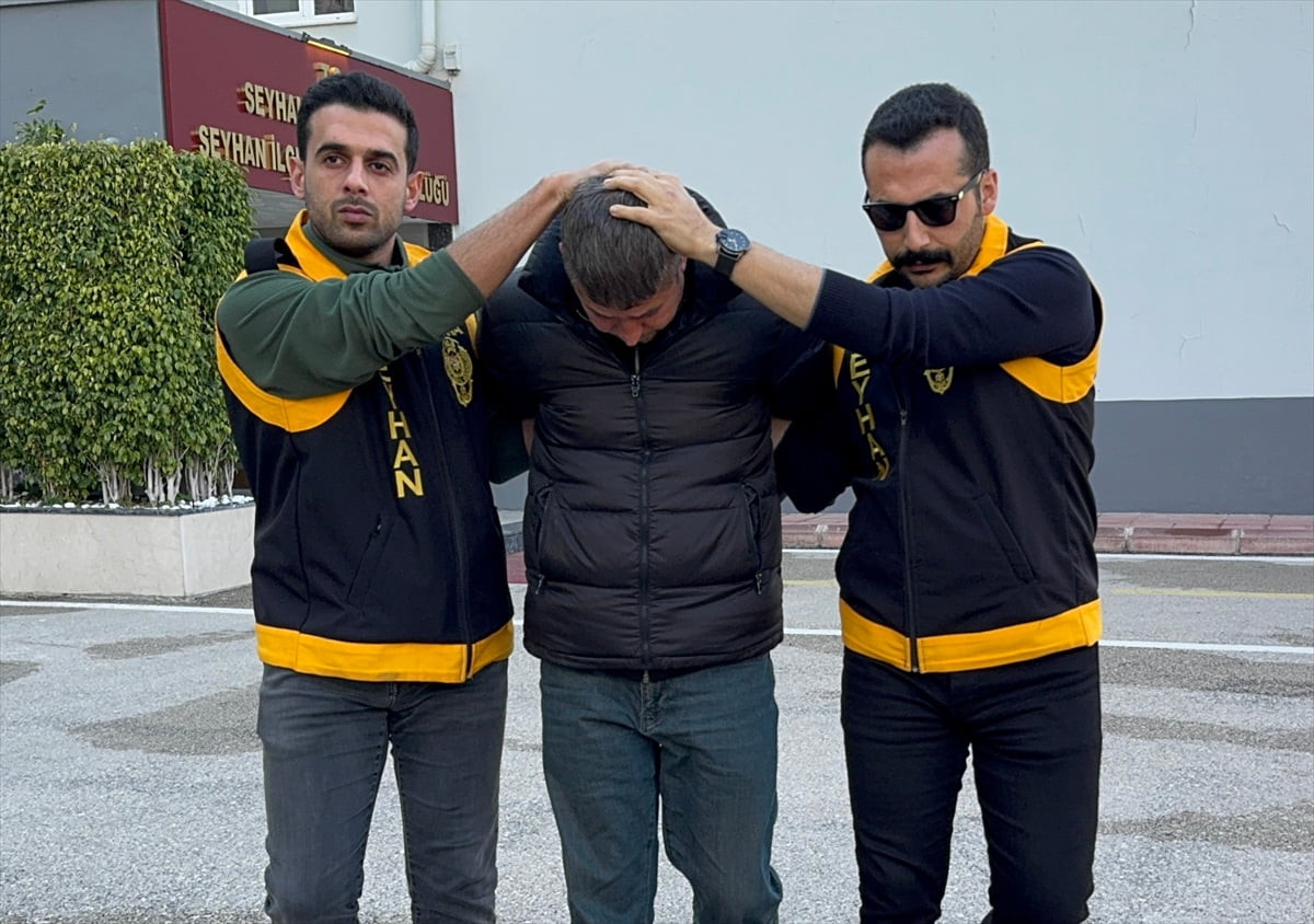 Adana'nın merkez Seyhan ilçesinde darbettiği öğretmene doğru tabancayla ateş açan şüpheli...