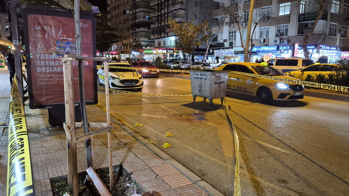 Adana'nın merkez Seyhan ilçesinde silahlı saldırıya uğrayan kişi ağır yaralandı. İhbar üzerine...