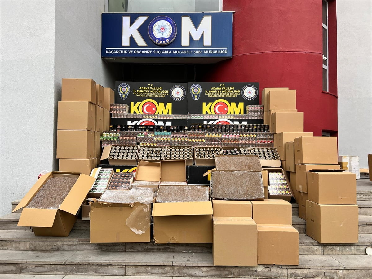 Adana'nın merkez Yüreğir ilçesinde kaçak 700 bin makaron (filtreli sigara kağıdı) ve 1720 paket...