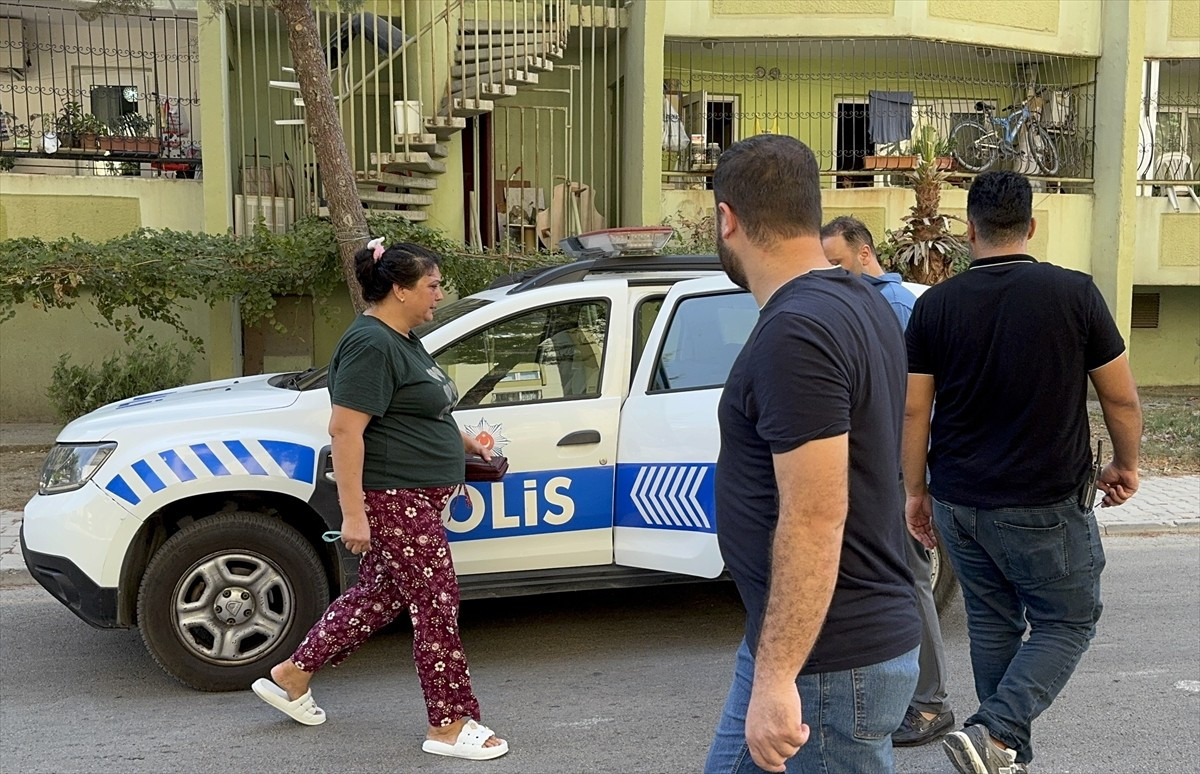 Adana'nın merkez Yüreğir ilçesinde kızına kötü muamelede bulunduğu iddia edilen kadın gözaltına...