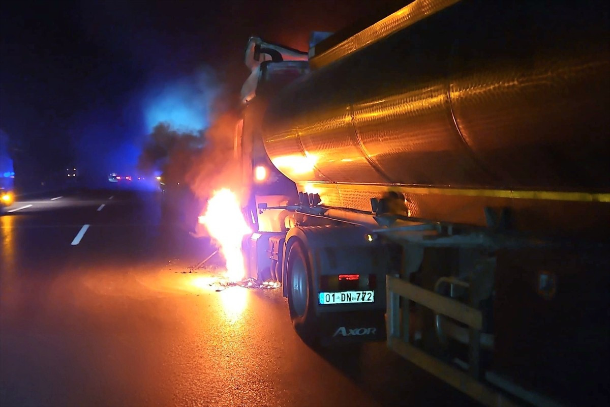 Adana'nın Pozantı ilçesinde seyir halindeki tankerde başlayıp ormanlık alana sıçrayan yangın...