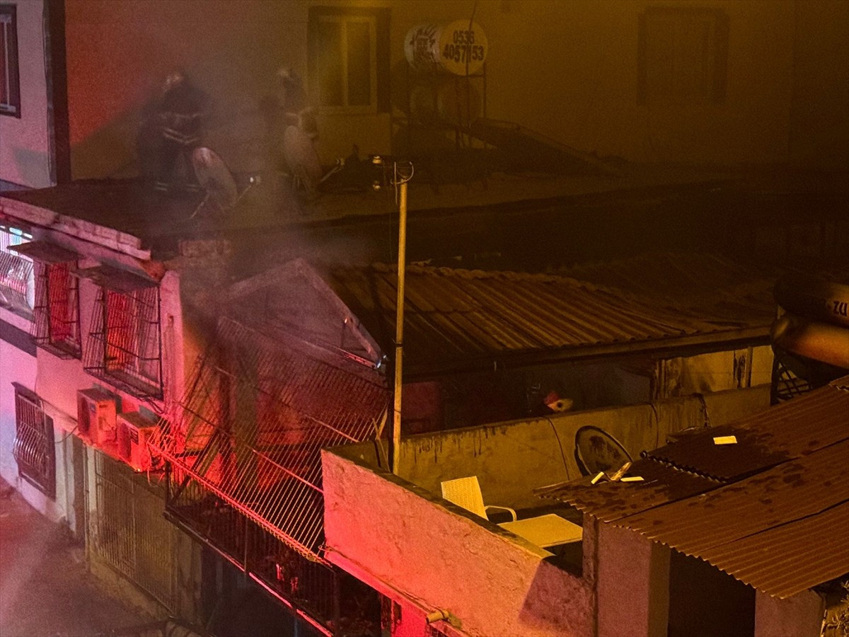 Adana'nın Seyhan ilçesindeki bir müstakil evde çıkan yangın söndürüldü.
