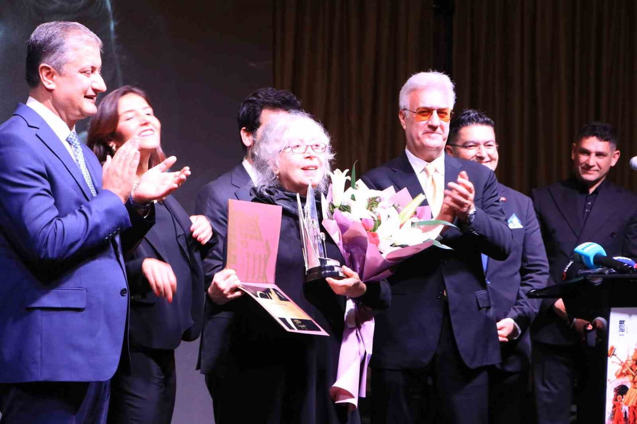 ADANA’DA 25’İNCİSİ DÜZENLENEN DEVLET TİYATROLARI SABANCI ULUSLARARASI TİYATRO FESTİVALİ’NİN RESMİ...