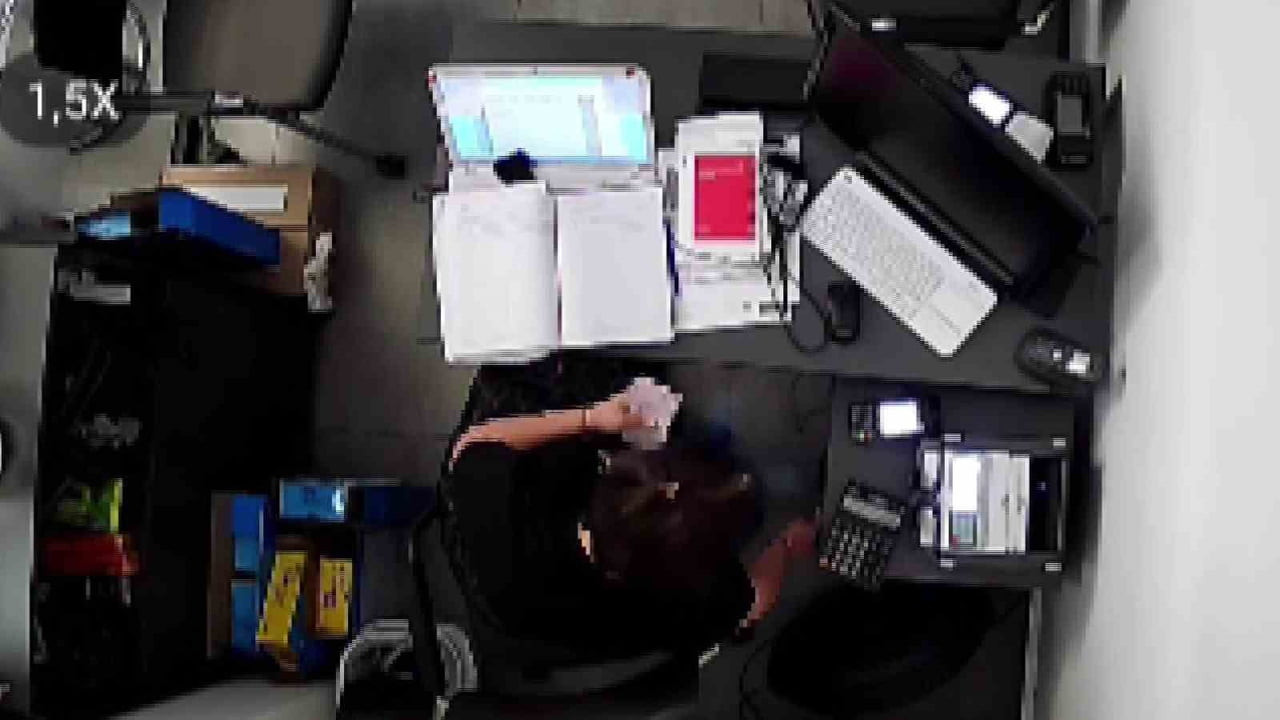 ADANA’DA BİR DİŞ KLİNİĞİNDE 20 YILDIR SEKRETER VE MUHASEBECİ OLARAK ÇALIŞAN BİR KADIN, İŞYERİNİ...