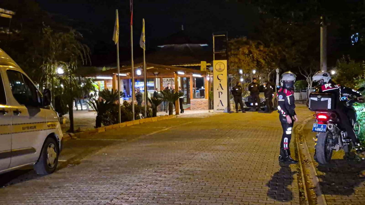 ADANA’DA BİR RESTORANDA BİRBİRLERİYLE SELAMLAŞAN İKİ KİŞİ, BİR SÜRE SONRA ÇIKAN KAVGADA...