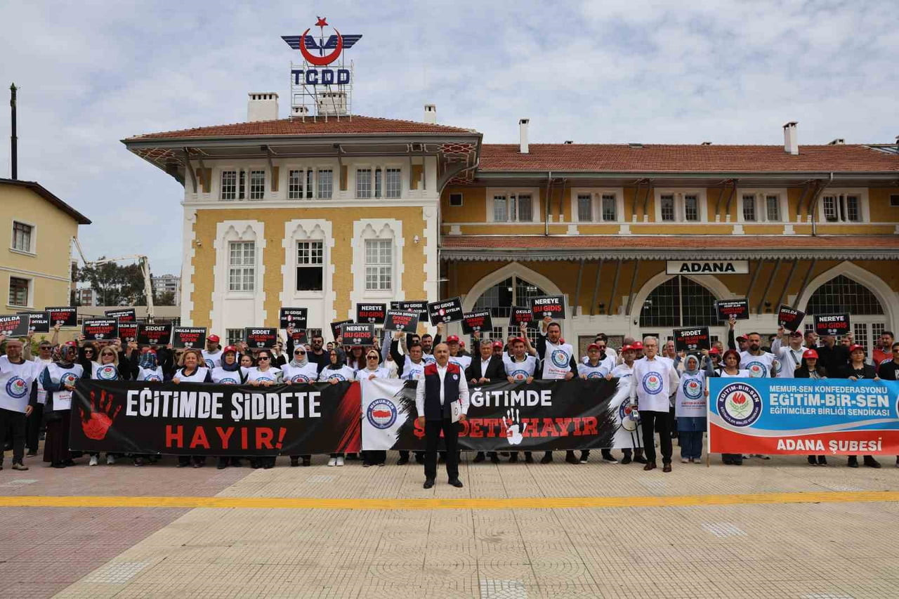ADANA’DA EĞİTİM-BİR-SEN ÜYELERİ, SİVEREK AHMET KOYUNCU MESLEKİ VE TEKNİK ANADOLU LİSESİ’NDE...