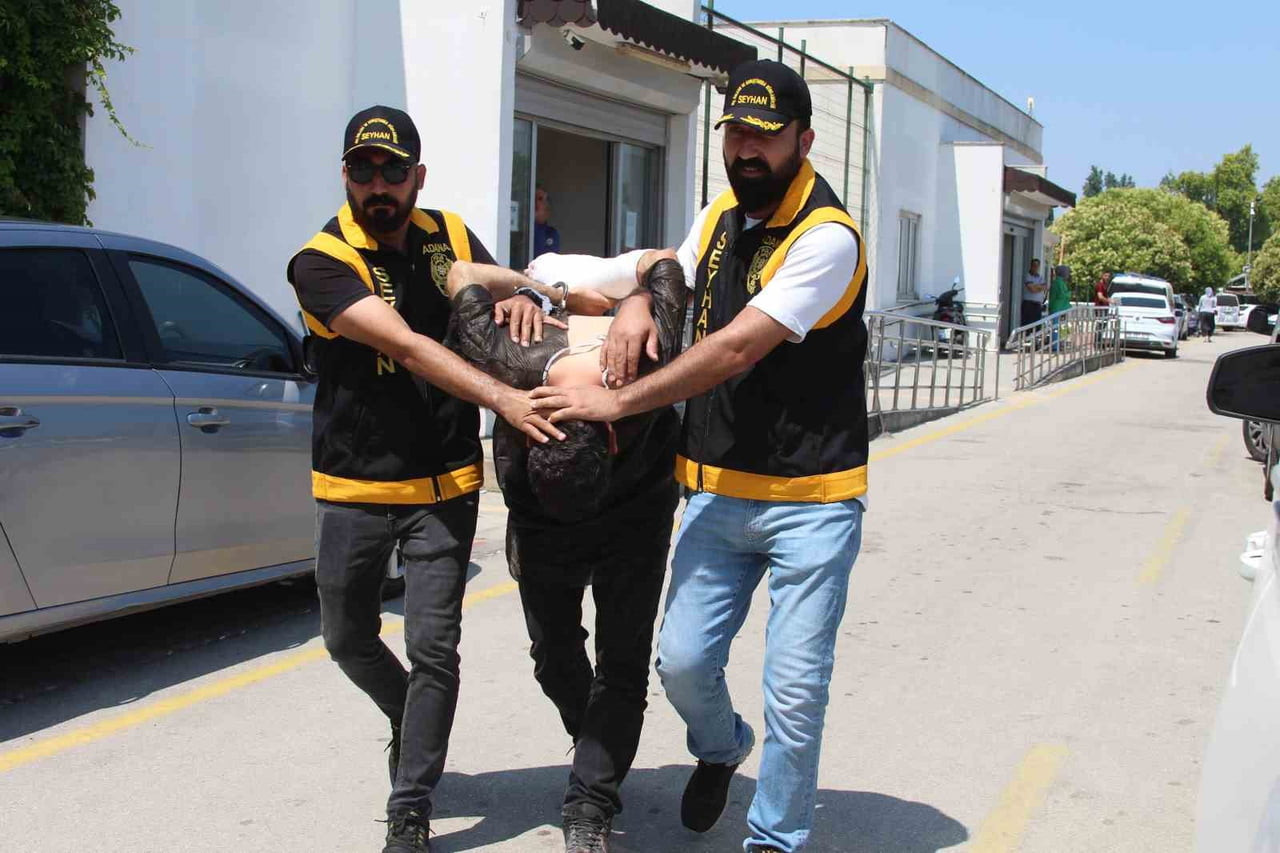 ADANA’DA GENÇ KADINI EVİNİN ÖNÜNDE BIÇAKLAYAN ŞÜPHELİNİN İFADESİ ORTAYA ÇIKTI. TUTUKLANAN...