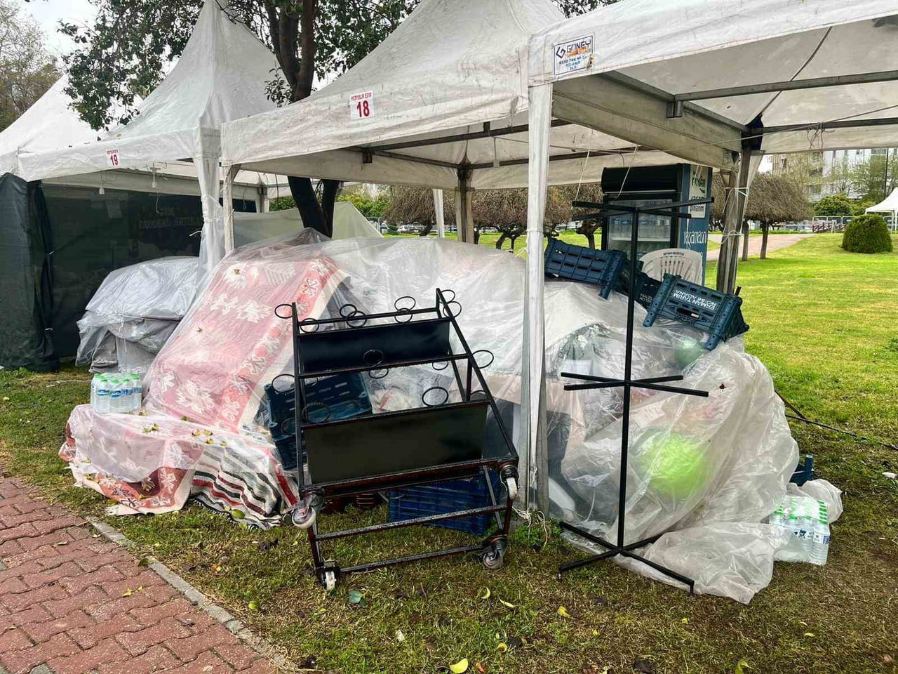 ADANA’DA GÜN BOYU SÜREN SAĞANAK YAĞMUR NEDENİYLE 14’ÜNCÜSÜ DÜZENLENEN ULUSLARARASI PORTAKAL ÇİÇEĞİ...