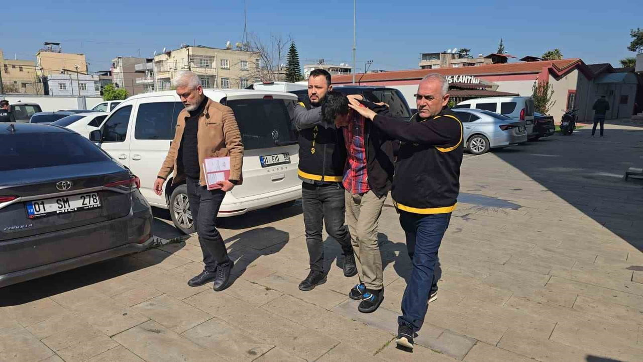 ADANA’DA İÇECEK, BİSİKLET VE ELEKTRONİK CİHAZ HIRSIZLIKLARINA KARIŞAN ŞÜPHELİ, POLİS EKİPLERİNCE...