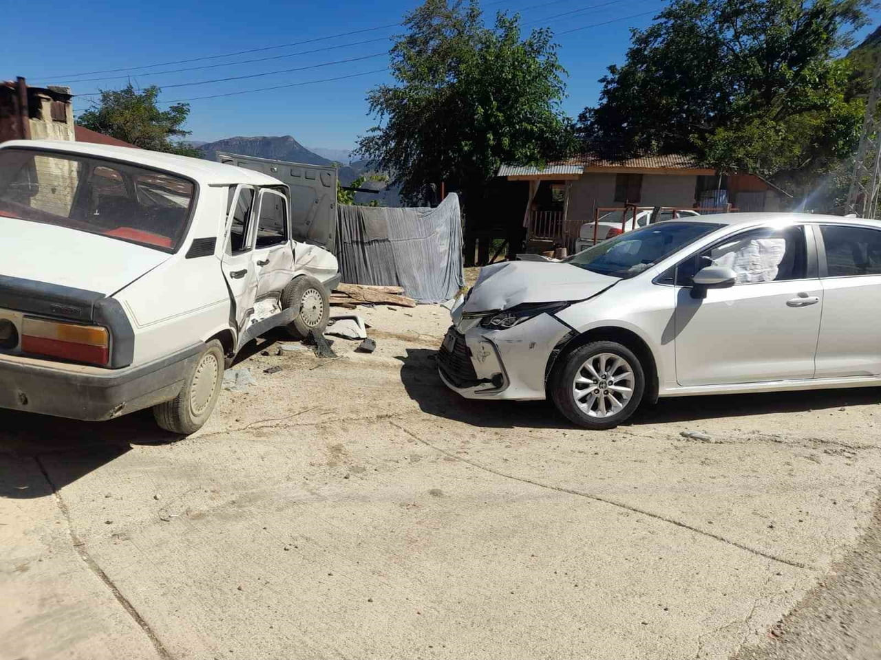 ADANA’DA KOZAN-FEKE KARAYOLU AKKAYA MEVKİSİNDE MEYDANA GELEN TRAFİK KAZASINDA 2 KİŞİ...