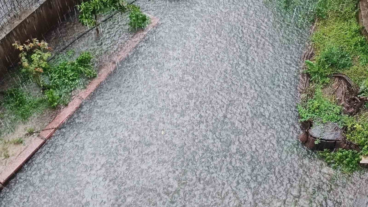 ADANA’DA METEOROLOJİNİN UYARISININ ARDINDAN BAŞLAYAN YAĞMUR SELE NEDEN ODU.