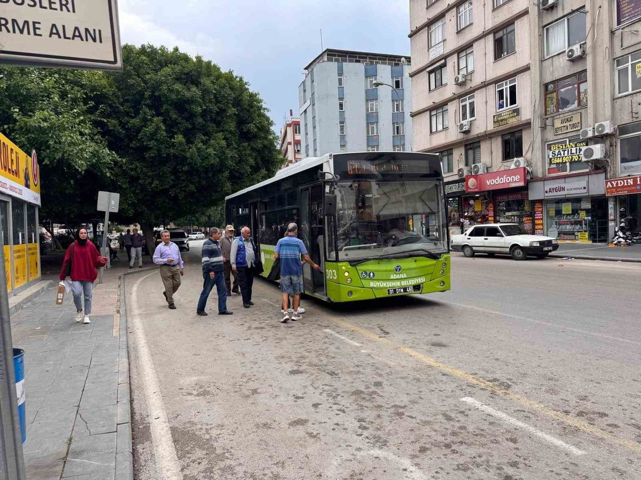 ADANA’DA TOPLU TAŞIMA ÜCRETLERİNE YAPILAN SON ZAMLARIN ARDINDAN DOLMUŞ FİYATLARININ BÜTÇELERİNİ...