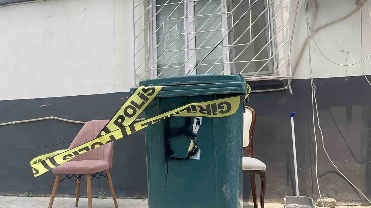 ADANA’DA YABANCI UYRUKLU 43 YAŞINDAKİ D.G., TARTIŞTIĞI 38 YAŞINDAKİ EŞİ K.C.’Yİ APARTMAN GİRİŞİNDE...
