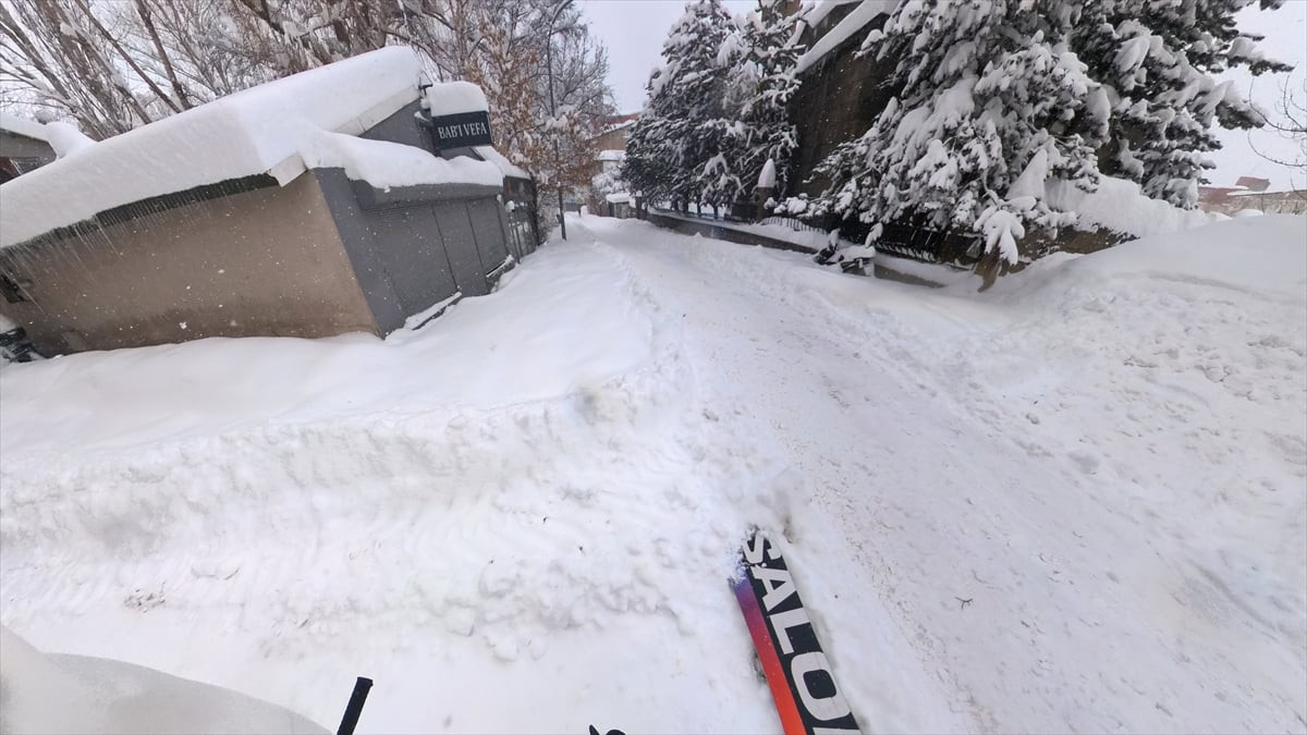Adanalı diş hekimi Oğuzhan Gürler, Erzurum'da son günlerde etkili olan kar yağışını fırsat bilerek...