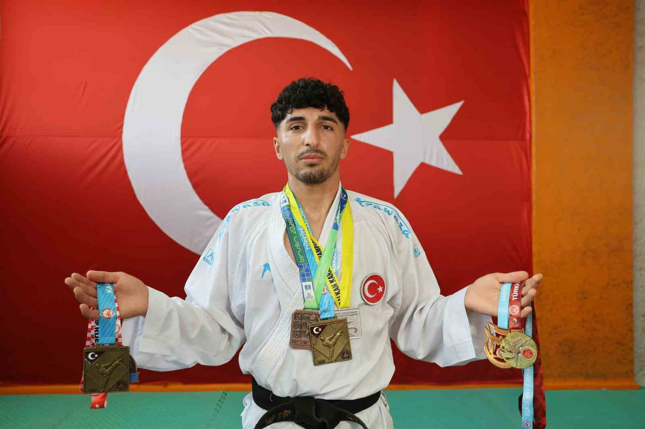 ADANALI KARATECİ MİLLİ SPORCU 21 YAŞINDAKİ DİYAR HASANOĞLU, TÜRKİYE VE BALKAN ŞAMPİYONALARINDA...