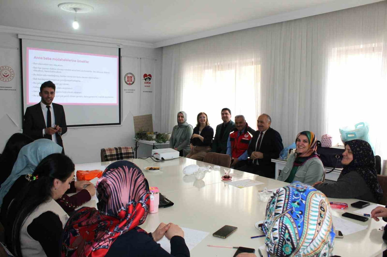 ADEM KURSİYERLERİ 9 HAFTALIK AİLE EĞİTİM PROGRAMINI TAMAMLADI