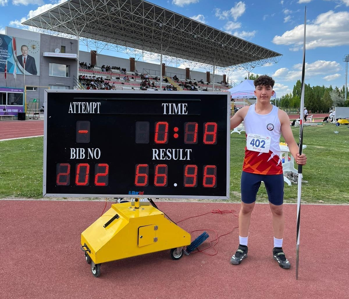 ADİL SANİ KONUKOĞLU SPOR LİSESİ ÖĞRENCİSİ ABDULKADİR UĞURLU, ESKİŞEHİR’DE DÜZENLENEN OKULLAR ARASI...