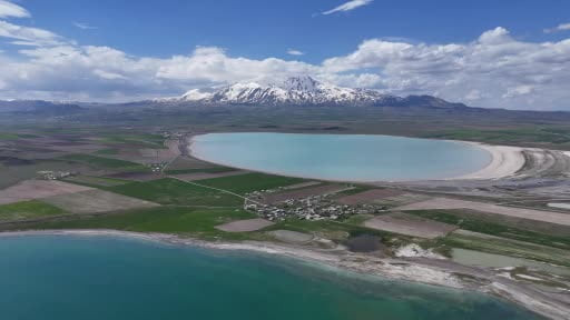 Adilcevaz’da 2 göl aynı anda görüntülendi