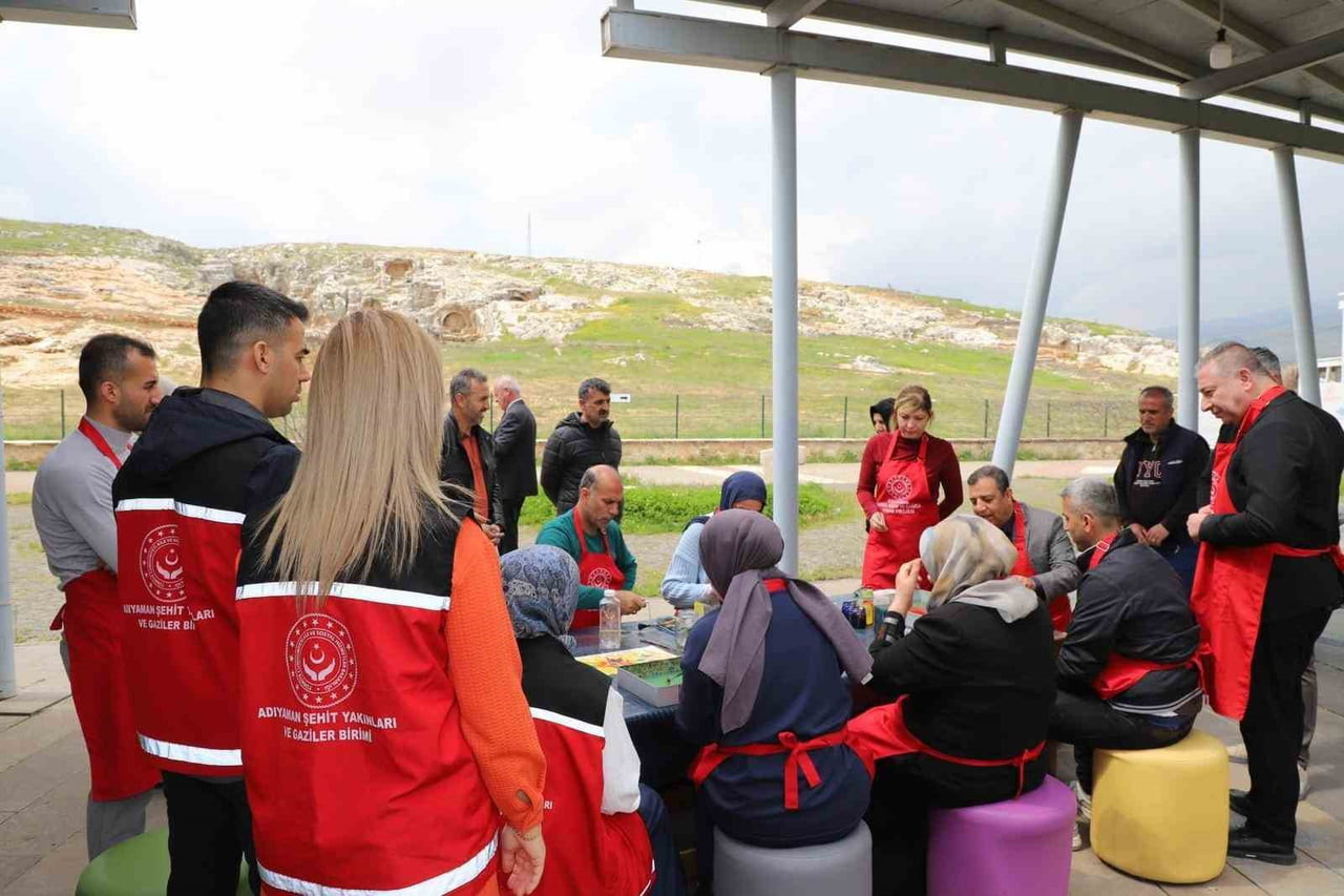 ADIYAMAN AİLE VE SOSYAL HİZMETLER İL MÜDÜRLÜĞÜ TARAFINDAN SANATA TEŞVİK VE SANATLA YAŞAM PROGRAMI...