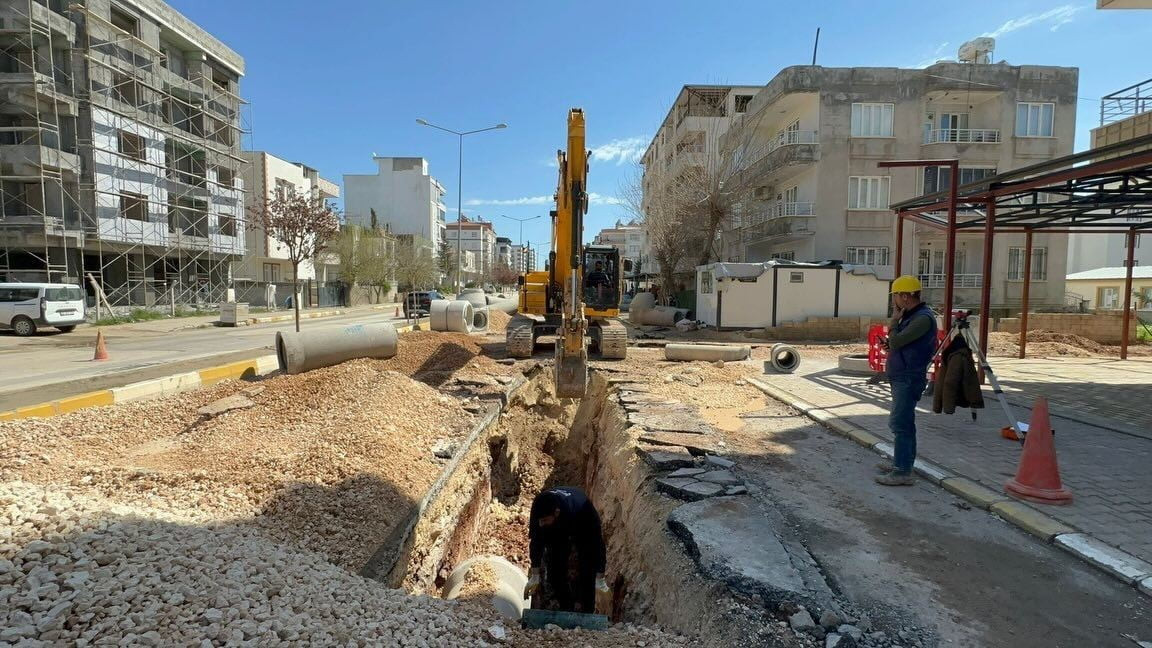 ADIYAMAN BELEDİYESİ, DEĞİŞKEN HAVA KOŞULLARINA RAĞMEN SAHA ÇALIŞMALARINI PLANLI VE KOORDİNELİ...