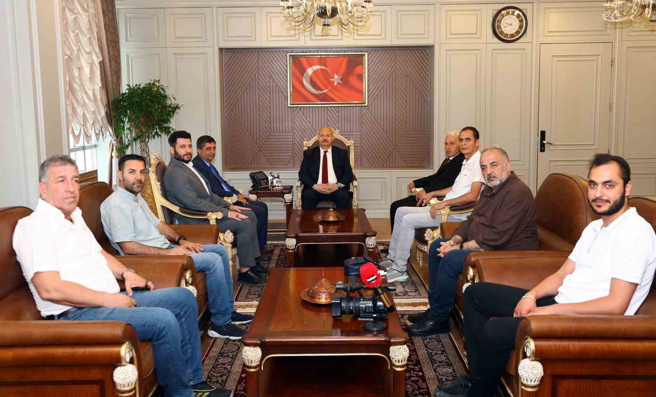 ADIYAMAN FAAL GAZETECİLER CEMİYETİ (AGAD) YÖNETİMİ, ADIYAMAN VALİLİĞİ GÖREVİNE ATANAN ABDULLAH...