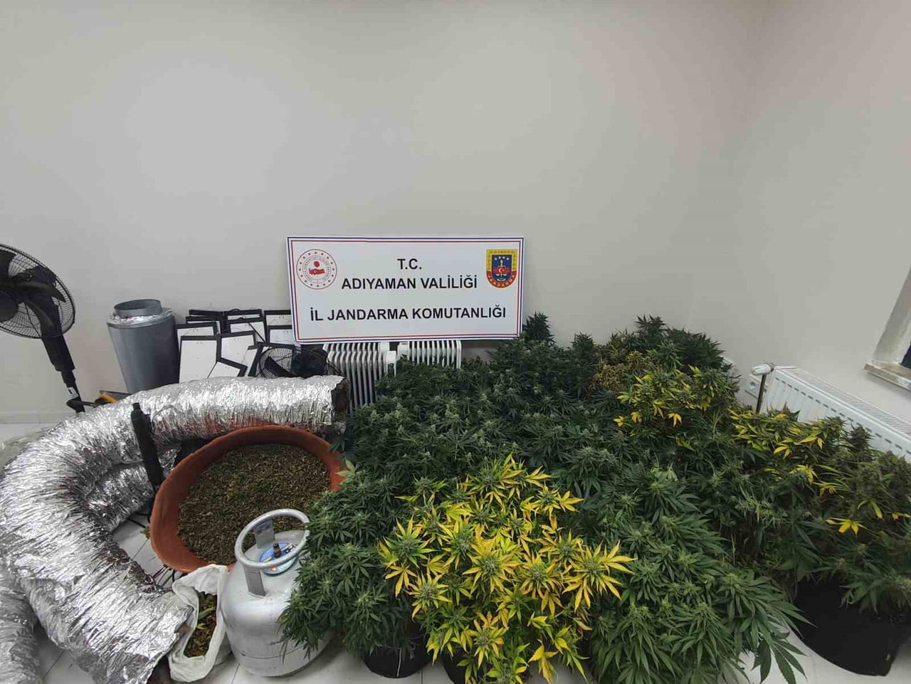 ADIYAMAN İL JANDARMA KOMUTANLIĞI EKİPLERİNCE, KAHTA CUMHURİYET BAŞSAVCILIĞI KOORDİNESİNDE...