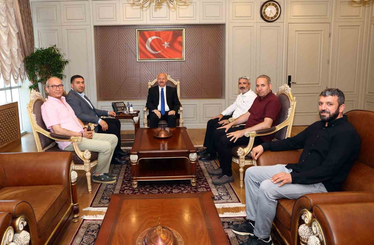 ADIYAMAN İNTERNET GAZETECİLERİ CEMİYETİ (İGC) BAŞKANI MEHMET CİHAN AKBİLEK VE YÖNETİM KURULU...