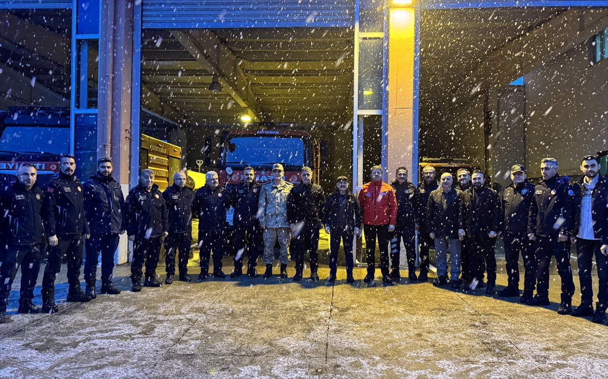 Adıyaman Valisi Osman Varol, beraberinde İl Emniyet Müdürü Arzum Nazman, İl Jandarma Komutanı...