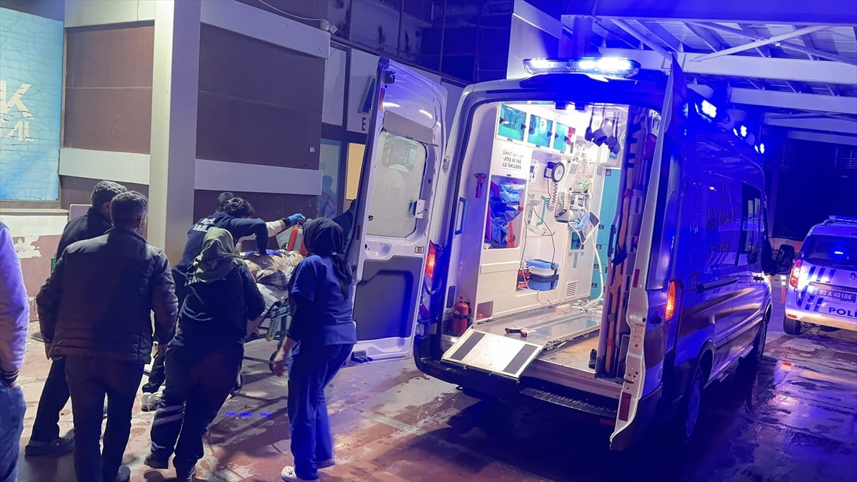 Adıyaman'da akrabalar arasında çıkan silahlı kavgada 1 kişi öldü, 3 kişi yaralandı.