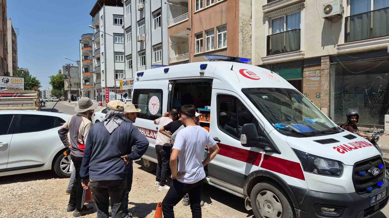 ADIYAMAN'DA ELEKTRİKLİ ÇELİK HALATLI VİNÇ OPERATÖRÜ ÇALIŞTIĞI SIRADA ELİNİ ÇELİK HALATA...