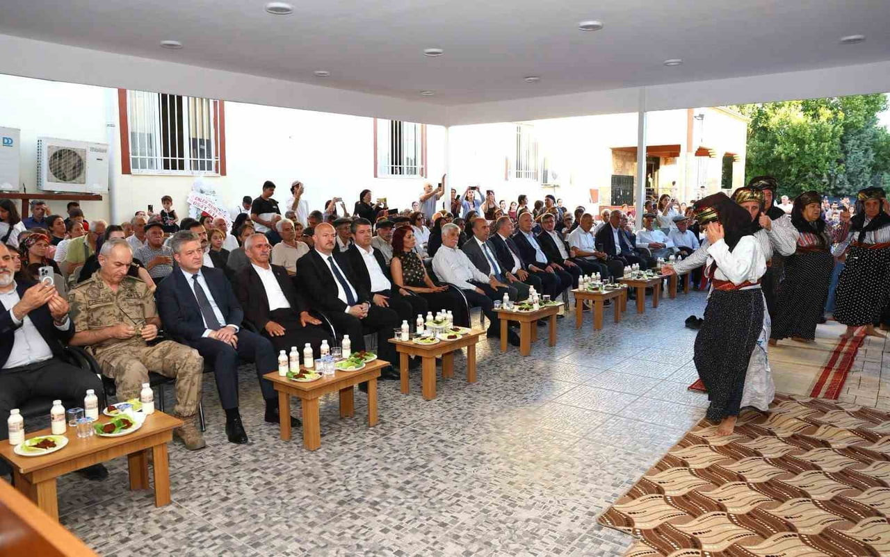 ADIYAMAN'DA MUHARREM AYI DOLAYISIYLA ALEVİ KÜLTÜR DERNEKLERİ ADIYAMAN ŞUBESİ TARAFINDAN AŞURE GÜNÜ...