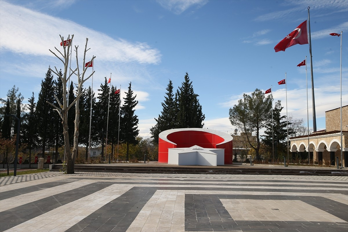 Adıyaman'da şehitlere ait kişisel eşyalar, şehitlik içerisinde oluşturulan müzede...