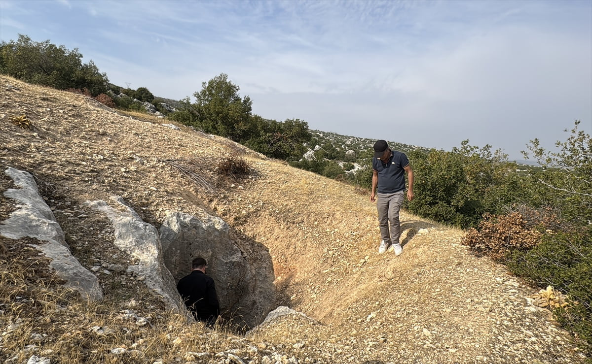 Adıyaman'ın Besni ilçesi kırsalında 1800 yıllık olduğu değerlendirilen kubbeli mezar odası...