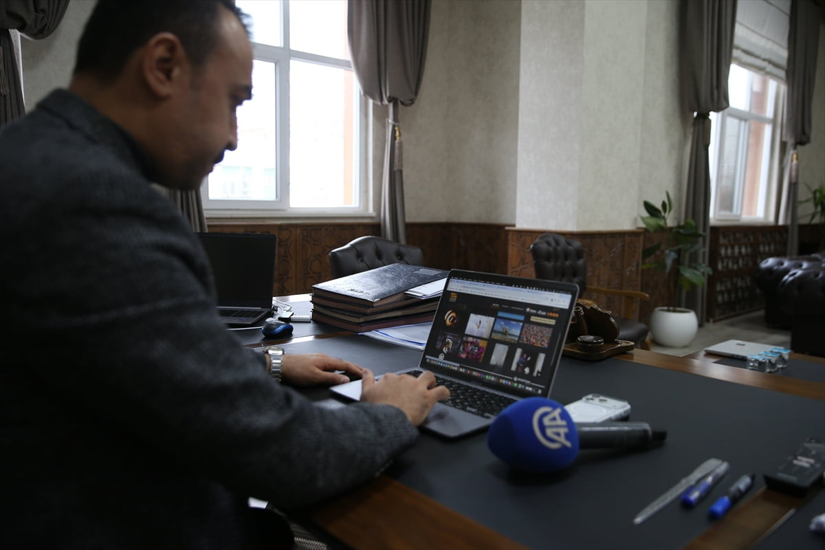 Adıyaman'ın Çelikhan Kaymakamı Özgür Pelvan ile Kilis'teki oda başkanları, Anadolu Ajansının (AA)...