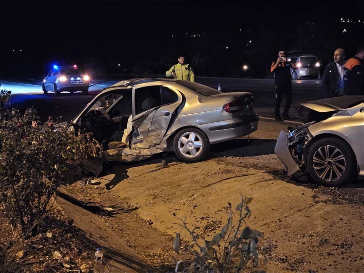 Adıyaman'ın Gölbaşı ilçesinde meydana gelen trafik kazasında 8 kişi yaralandı.