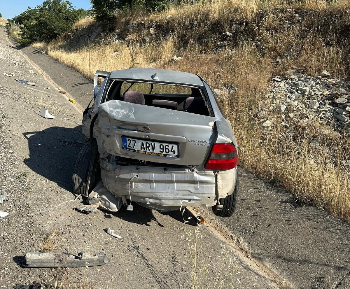 ADIYAMAN’DA ÇEKİCİ İLE OTOMOBİLİN ÇARPIŞMASI SONUCU MEYDANA GELEN KAZADA 2 KİŞİ...
