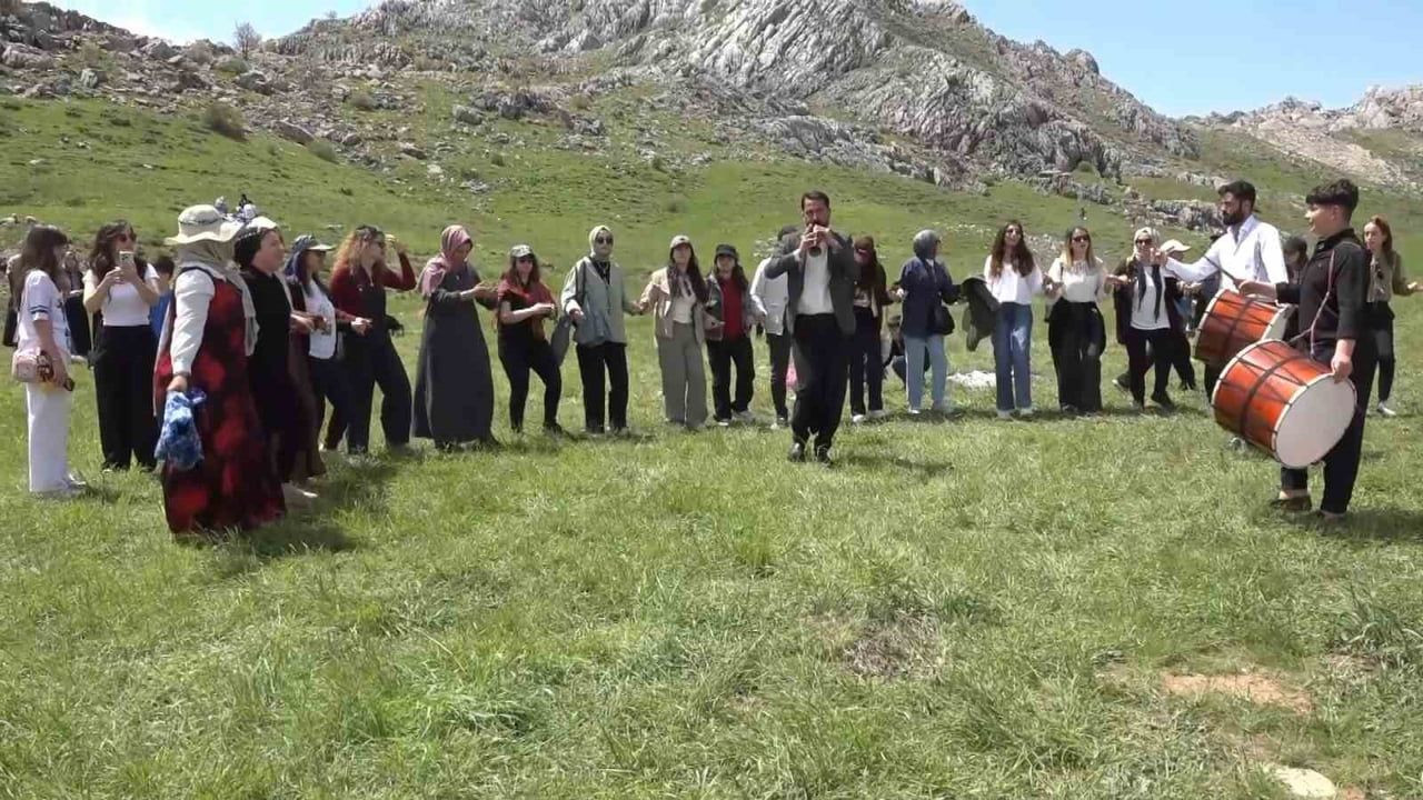 Adıyaman'da İlk Ters Lale Festivali Renkli Görüntülerle Gerçekleşti