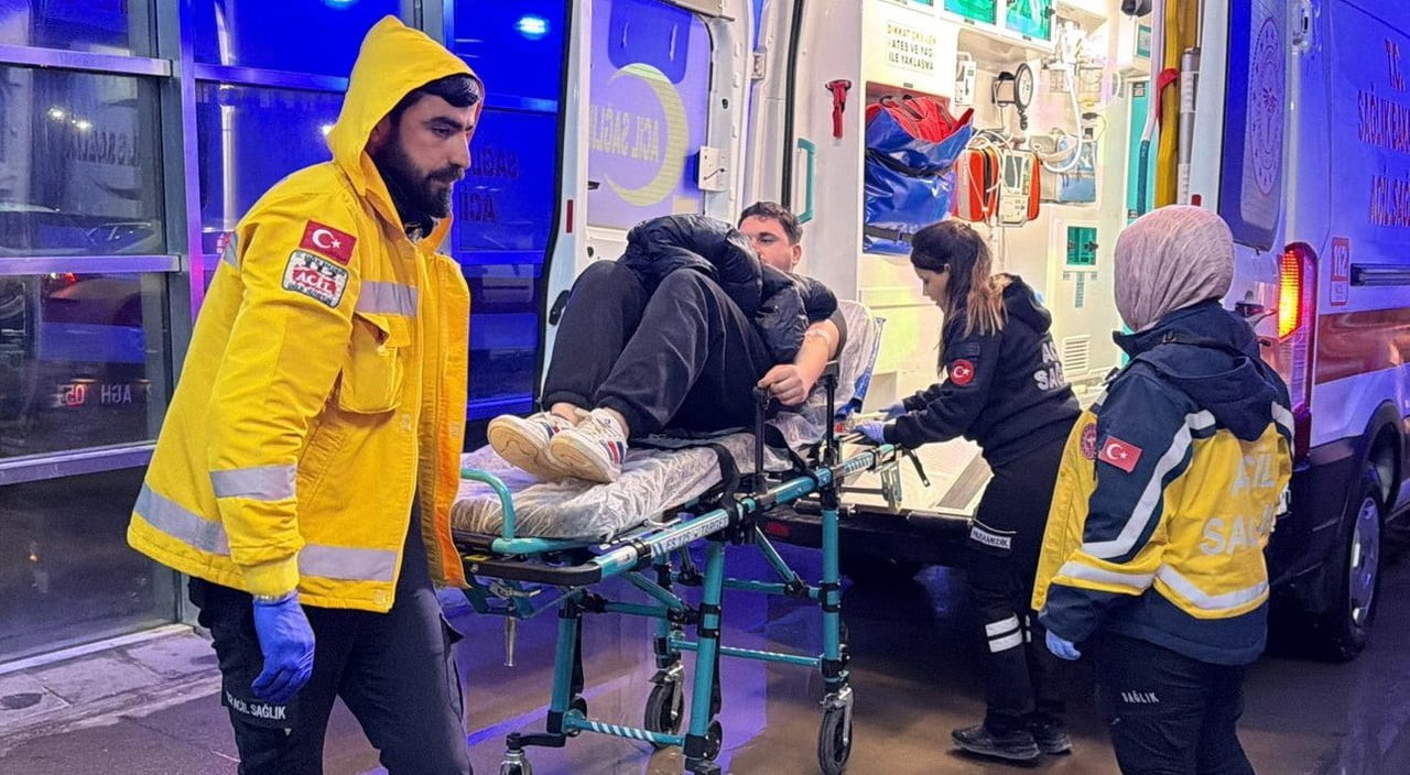 ADIYAMAN’DA MOTOSİKLET İLE OTOMOBİLİN ÇARPIŞMASI SONUCU MEYDANA GELEN KAZADA 1 KİŞİ...