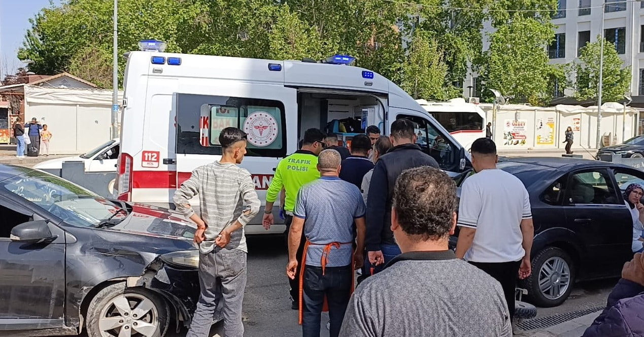 ADIYAMAN’DA MOTOSİKLET İLE OTOMOBİLİN ÇARPIŞMASI SONUCU MEYDANA GELEN KAZADA 1 KİŞİ...