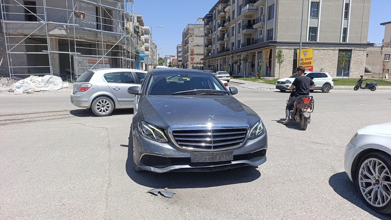ADIYAMAN’DA MOTOSİKLET İLE OTOMOBİLİN ÇARPIŞMASI SONUCU MEYDANA GELEN KAZADA 1 KİŞİ...