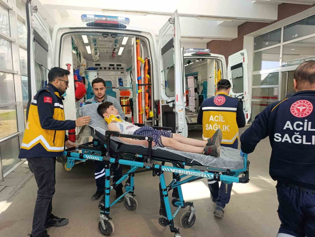 ADIYAMAN’DA MOTOSİKLETİN ÇARPTIĞI YABANCI UYRUKLU BİSİKLET SÜRÜCÜSÜ YARALANDI.