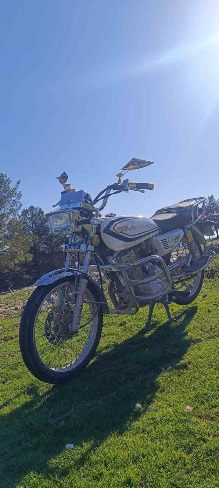 ADIYAMAN’DA PARK HALİNDEKİ BİR MOTOSİKLET KİMLİĞİ BELİRSİZ ŞAHIS YADA ŞAHISLAR TARAFINDAN...