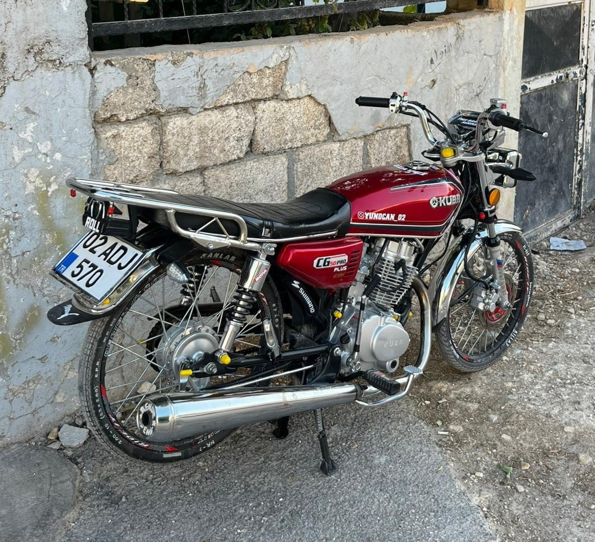 ADIYAMAN’DA, PARK HALİNDEKİ BİR MOTOSİKLET KİMLİĞİ BELİRSİZ ŞAHIS YADA ŞAHISLAR TARAFINDAN...