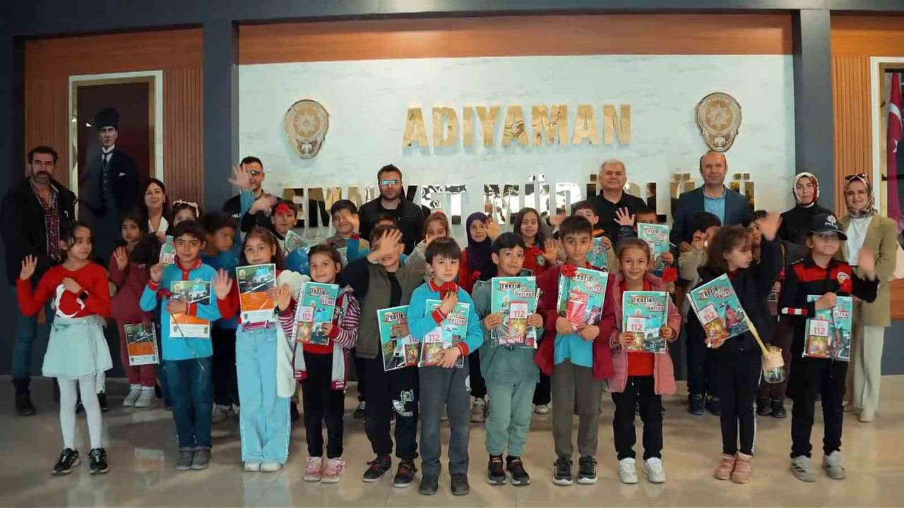 ADIYAMAN’DA POLİS HAFTASI KAPSAMINDA İLKOKUL ÖĞRENCİLERİ, EMNİYET MÜDÜRLÜĞÜNÜ ZİYARET EDEREK HEM...